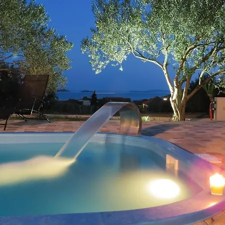 Studio With Pool Apartment