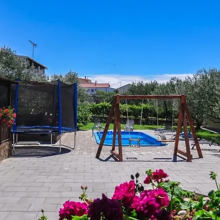 Studio With Pool * Pakostane
