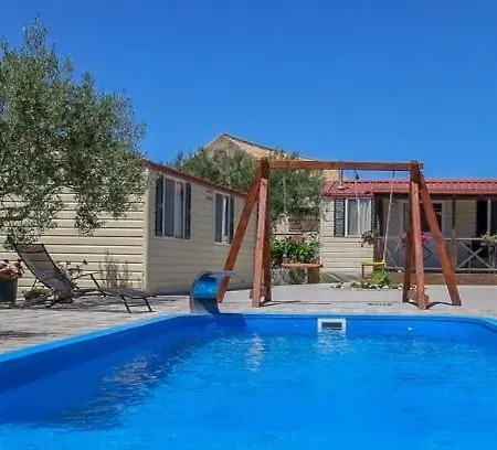 Studio With Pool * Pakoštane